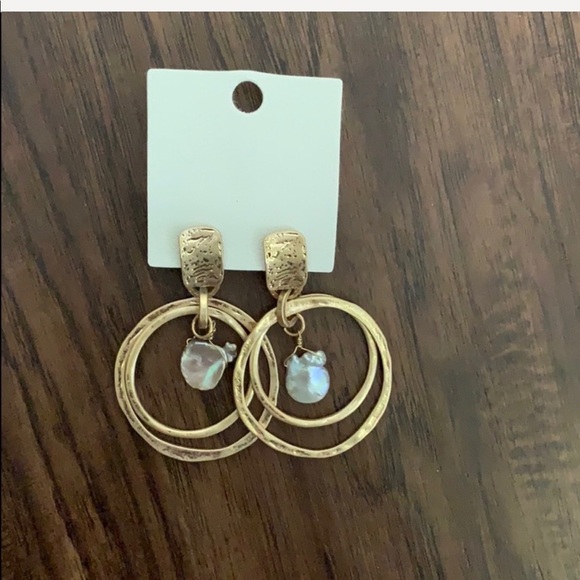 Free people freshwater hoop earring - Picture 7 of 14